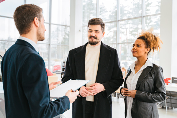 Dealer-Chat-With-Customers