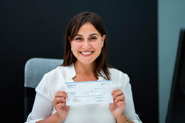 Oregon-cfp-rebates- fleet owner with rebate check - Oregon cfp